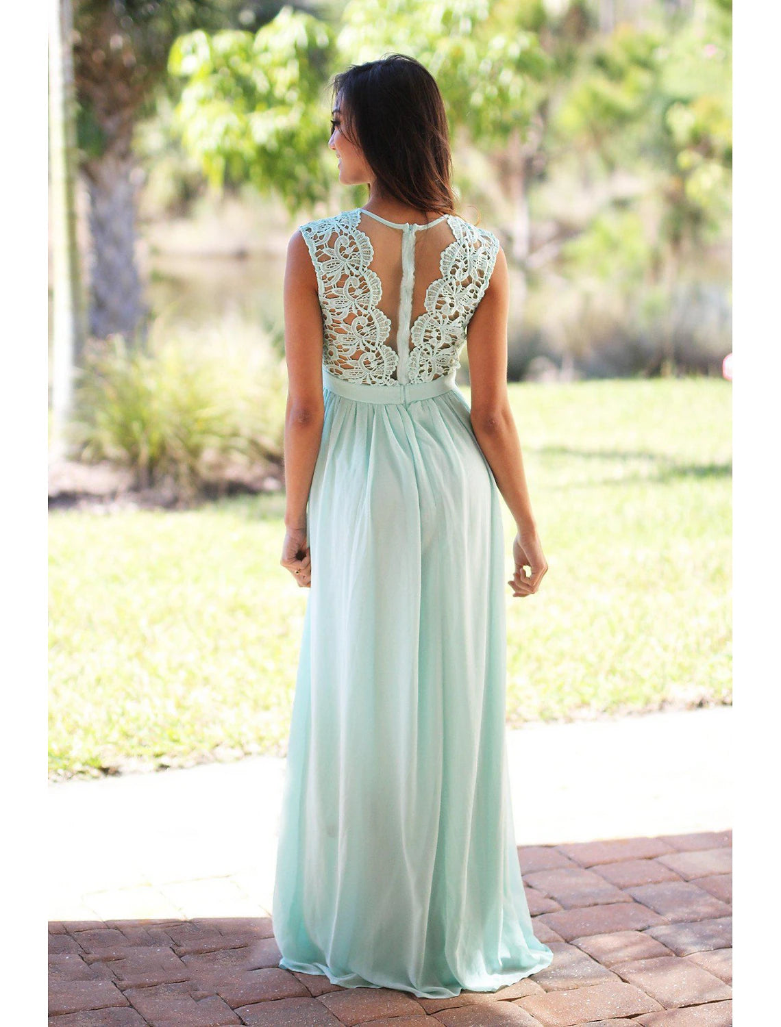 Abito da damigella d'onore a trapezio, con scollo gioiello, senza maniche, elegante, lungo fino al pavimento, in chiffon/pizzo con fascia/nastro/pieghe